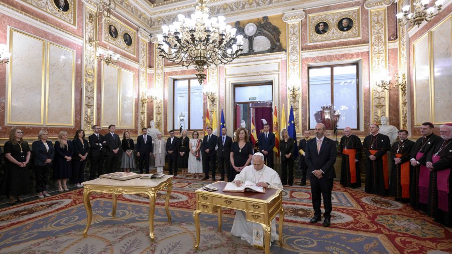 Le pape Léon XIV appelle devant les élus espagnols à l'action face au «drame tragique de la migration»