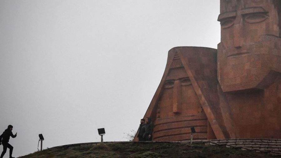 Le Karabakh est dissout, exode en masse des Arméniens