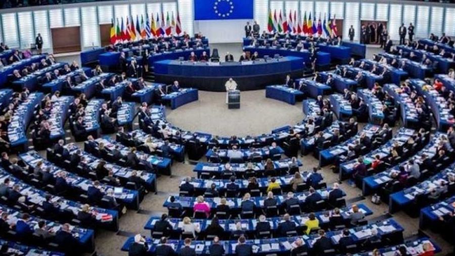 Corruption au Parlement européen: les têtes commencent à tomber