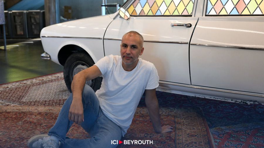 Mohammed el-Khatib visite Marseille en Renault 12