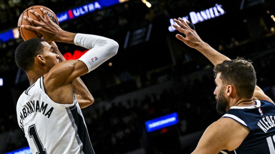 La comète Wembanyama a frappé la NBA, malgré un premier match perdu contre Dallas