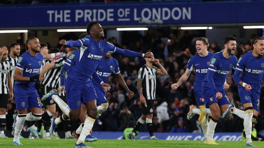 Coupe de la Ligue anglaise: Chelsea sort Newcastle et file en demies