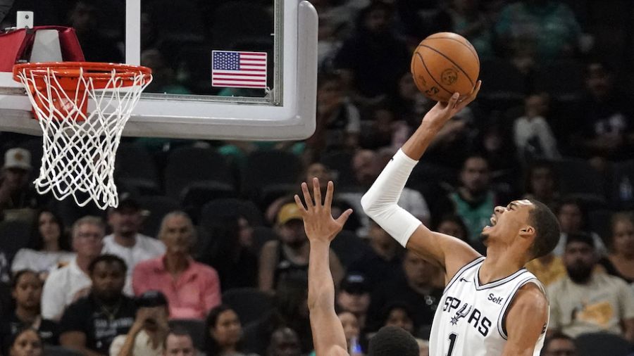 NBA: Les Spurs de Wembanyama balayés, LeBron James beau perdant