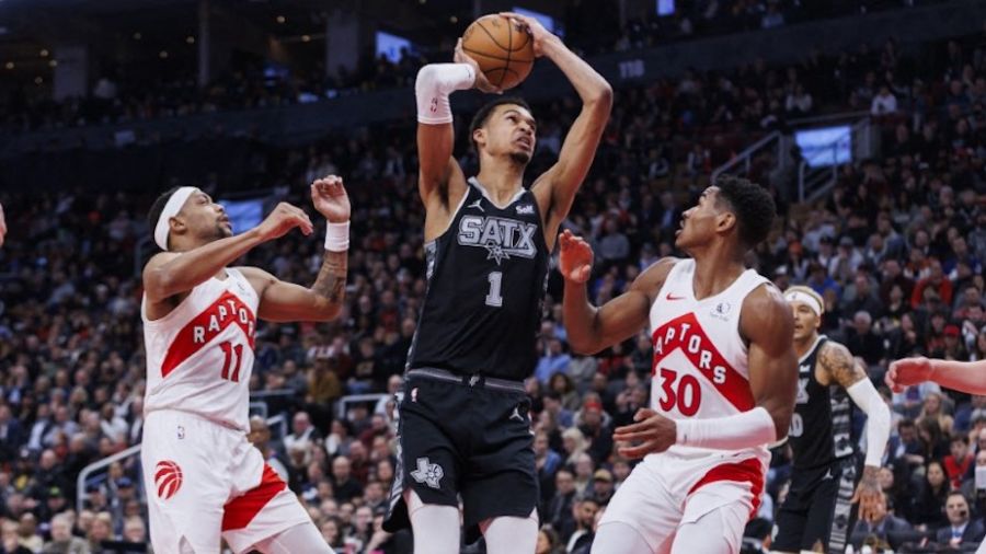 NBA: un triple-double rare pour Wembanyama, qui brille à Toronto