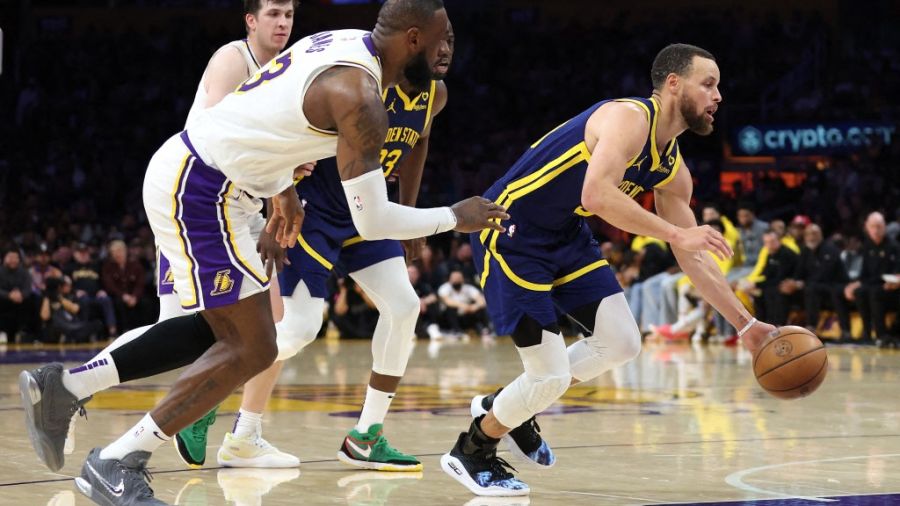 NBA: face aux Warriors de Curry, les 40 points de James ne suffisent pas