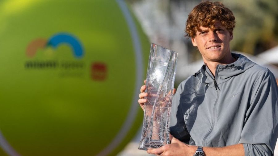 Jannik Sinner, inarrêtable, triomphe à Miami et passe N.2 mondial
