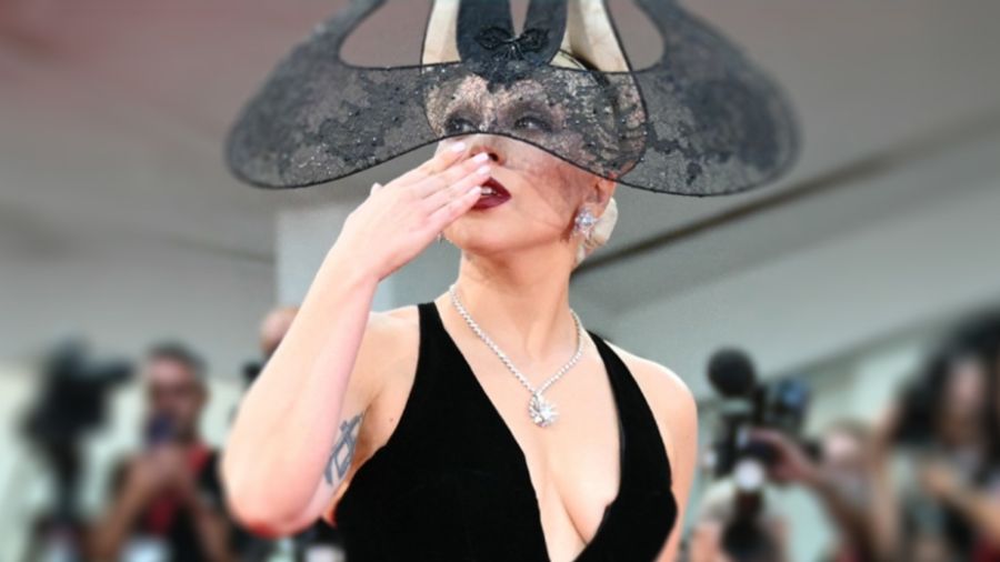 Le phénomène Lady Gaga: glamour et fiançailles à la Mostra de Venise