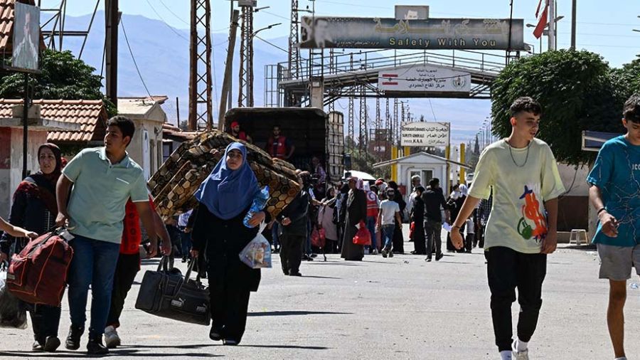 L’exode inversé: des flux de personnes franchissent la frontière vers la Syrie  
