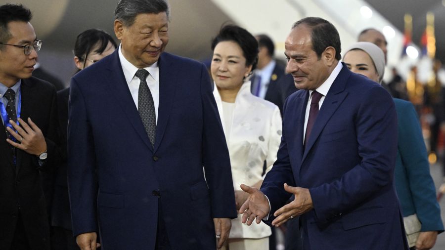 Dans une rare visite en Égypte, Xi appelle à combattre «les ingérences» au Moyen-Orient